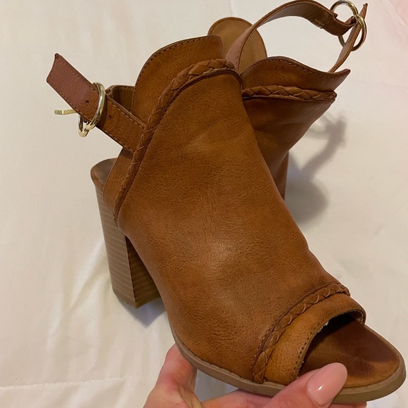 Chunky heel sandal - Picture 1 of 3